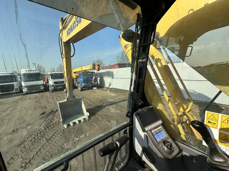 KOMATSU PC 220 Экскаватор — фото 9
