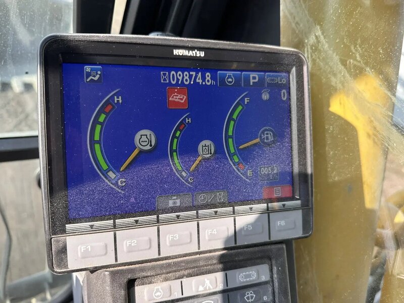 KOMATSU PC 220 Экскаватор — фото 10