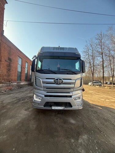 FAW J7 4x2 Седельный тягач