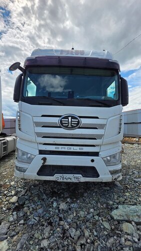 FAW J7 4x2 Седельный тягач