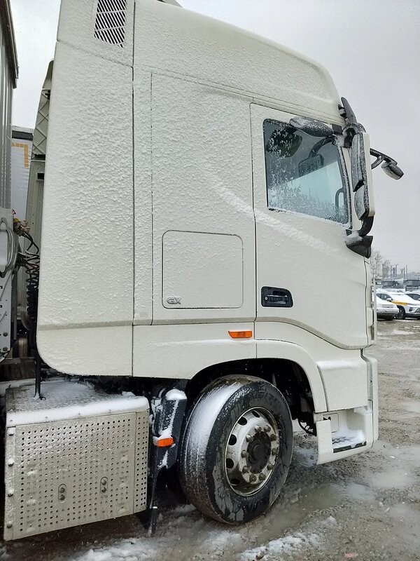 DongFeng DFH 4x2 Седельный тягач — фото 3
