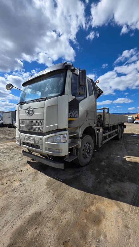 FAW J6 6x4 Бортовой с КМУ — фото 2