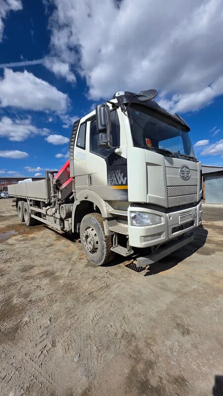 FAW J6 6x4 Бортовой с КМУ — фото 3