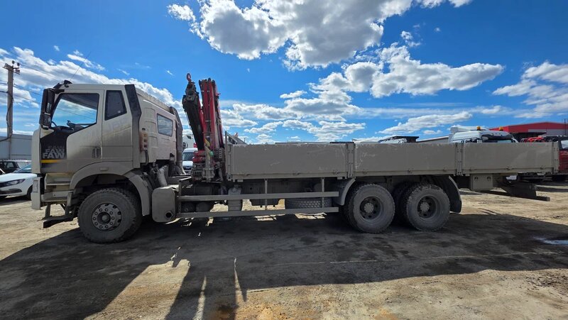 FAW J6 6x4 Бортовой с КМУ — фото 4