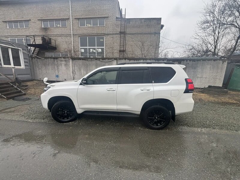 Toyota LAND CRUISER PRADO (правый руль) — фото 5