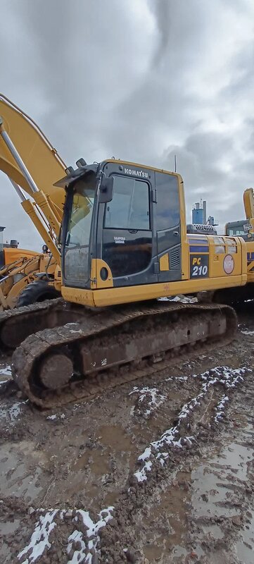 KOMATSU PC 210 Экскаватор — фото 2