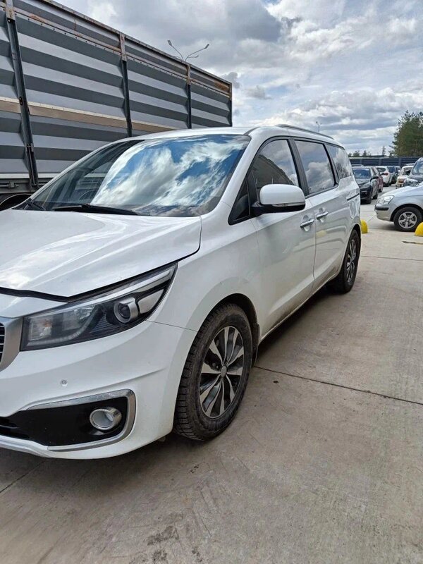 Kia Carnival — фото 3