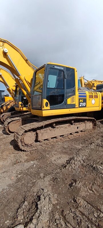 KOMATSU PC 210 Экскаватор — фото 3