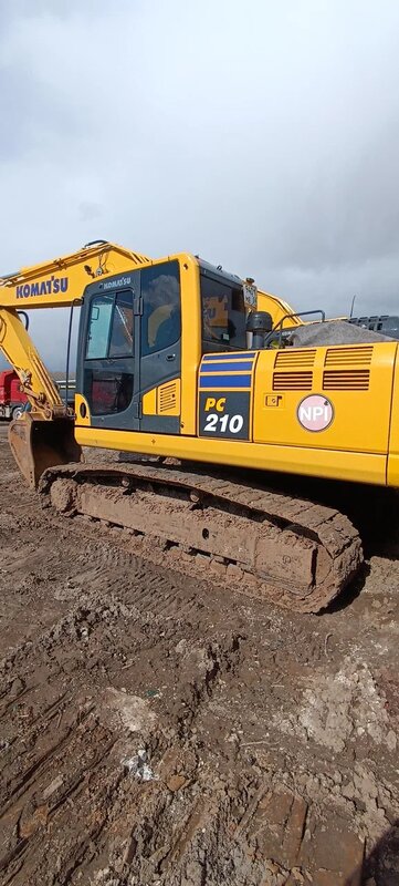 KOMATSU PC 210 Экскаватор — фото 4