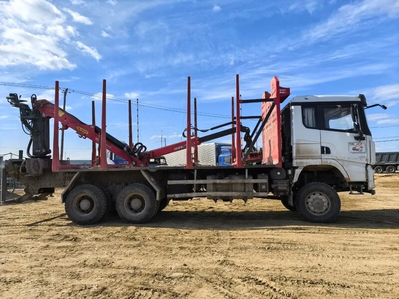 Shacman (Shaanxi) SX 6x6 Сортиментовоз с КМУ — фото 5