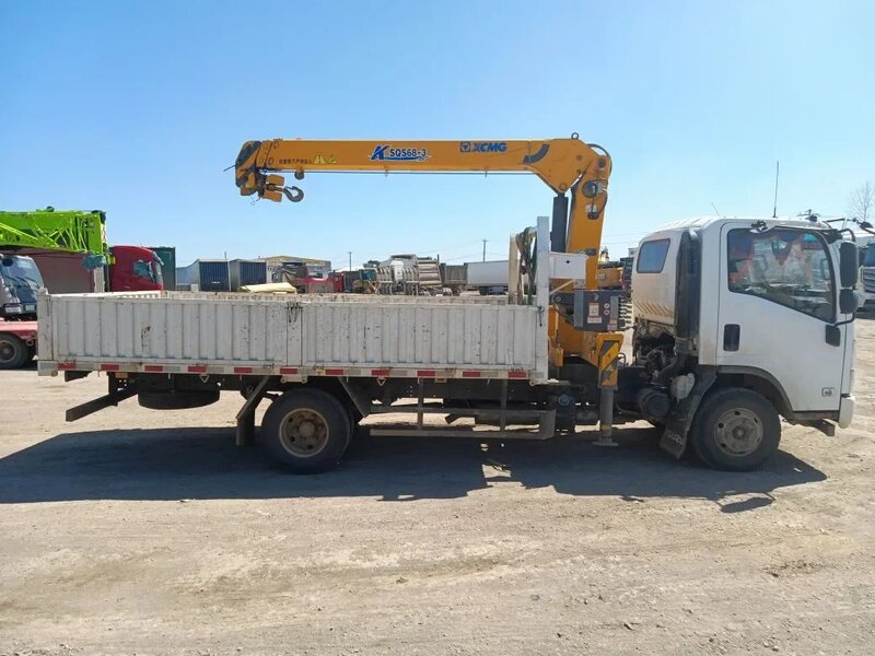 Isuzu ELF 8.3 Бортовой с КМУ — фото 5