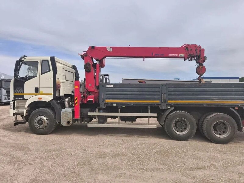 FAW J6 6x4 Бортовой с КМУ — фото 4
