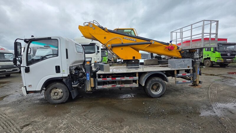 Isuzu ELF 8.3 Автовышка — фото 4