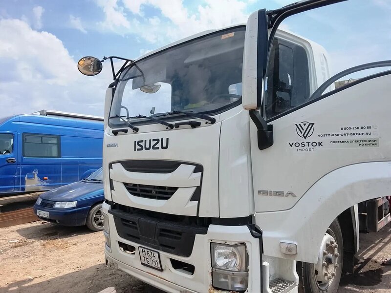 Isuzu Giga 4x2 Бортовой с КМУ — фото 2