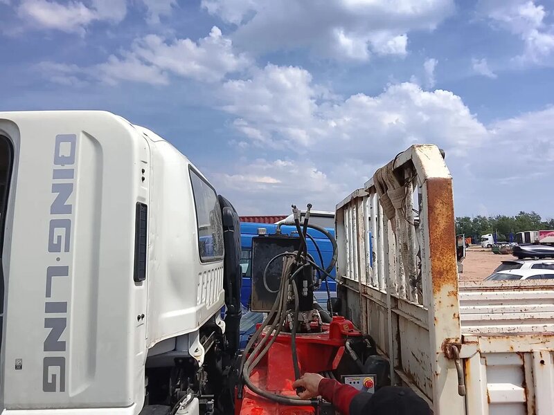 Isuzu Giga 4x2 Бортовой с КМУ — фото 11