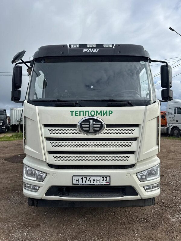 FAW J6 4x2 Бортовой с КМУ — фото 1