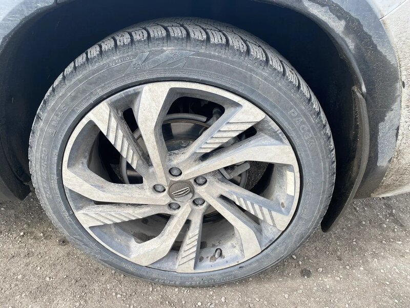 Geely Monjaro — фото 10