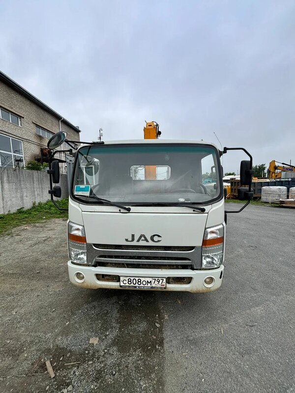 JAC N90 Бортовой с КМУ — фото 1